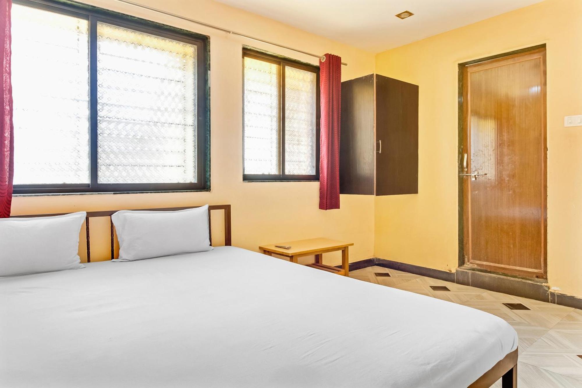 Отель Spot On Harihar Lodging And Yatri Niwas Колхапур Экстерьер фото