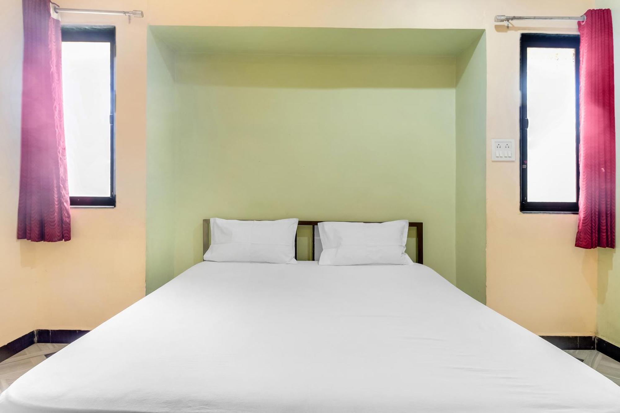 Отель Spot On Harihar Lodging And Yatri Niwas Колхапур Экстерьер фото