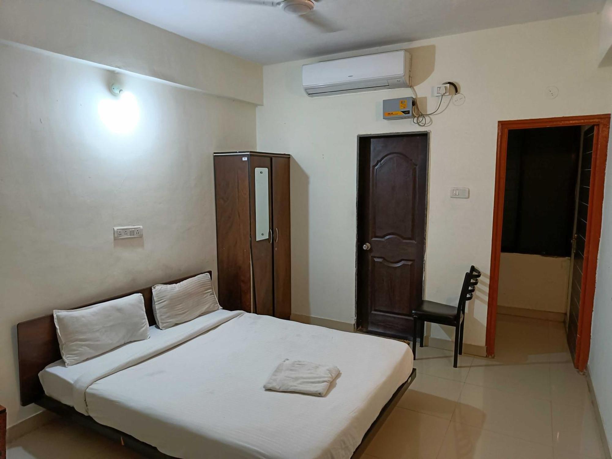 Отель Spot On Harihar Lodging And Yatri Niwas Колхапур Экстерьер фото