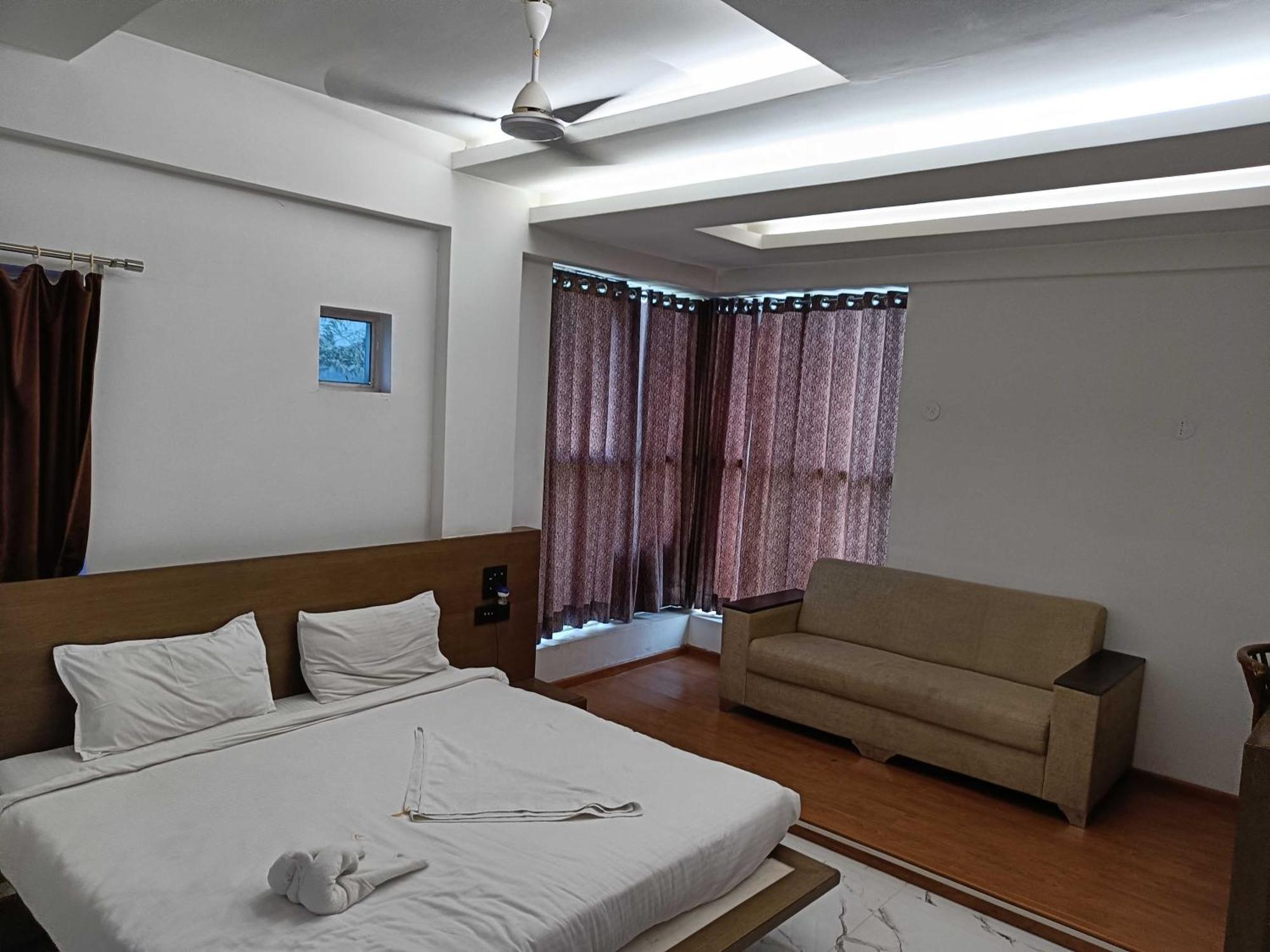 Отель Spot On Harihar Lodging And Yatri Niwas Колхапур Экстерьер фото